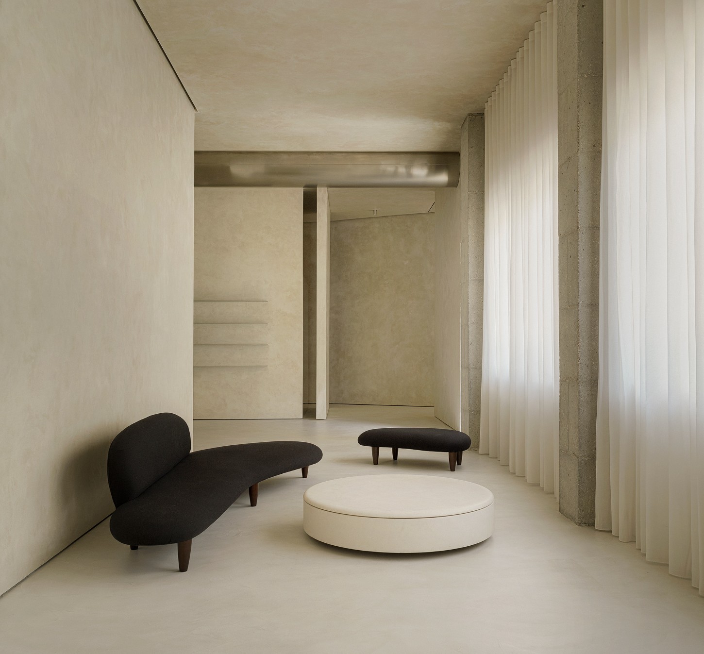 ZØ Residence by Studio Beta Ø — A minimalist interior volume defined by exposed concrete structural columns and board-formed ceiling planes.