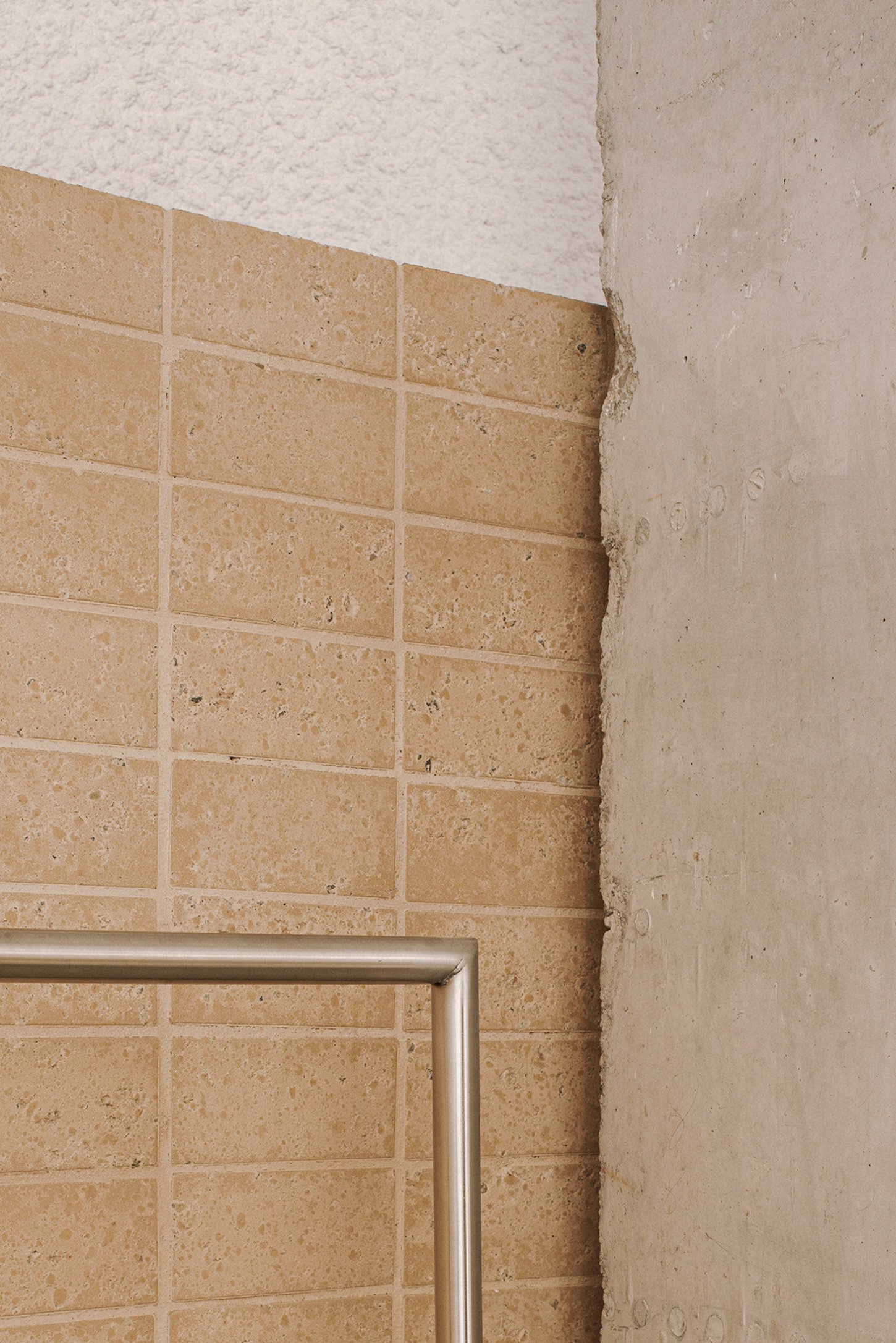 Neutrale by estudio DIIR — A close-up view of the Neutrale storefront threshold details the material hierarchy and finishing precision.