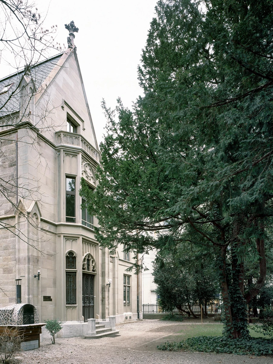 Ehemaliges Pfarrhaus Elisabethenstrasse by Vecsey Schmidt Architekten — Basel, Switzerland: an 1867 Basel rectory reborn through radical restraint.