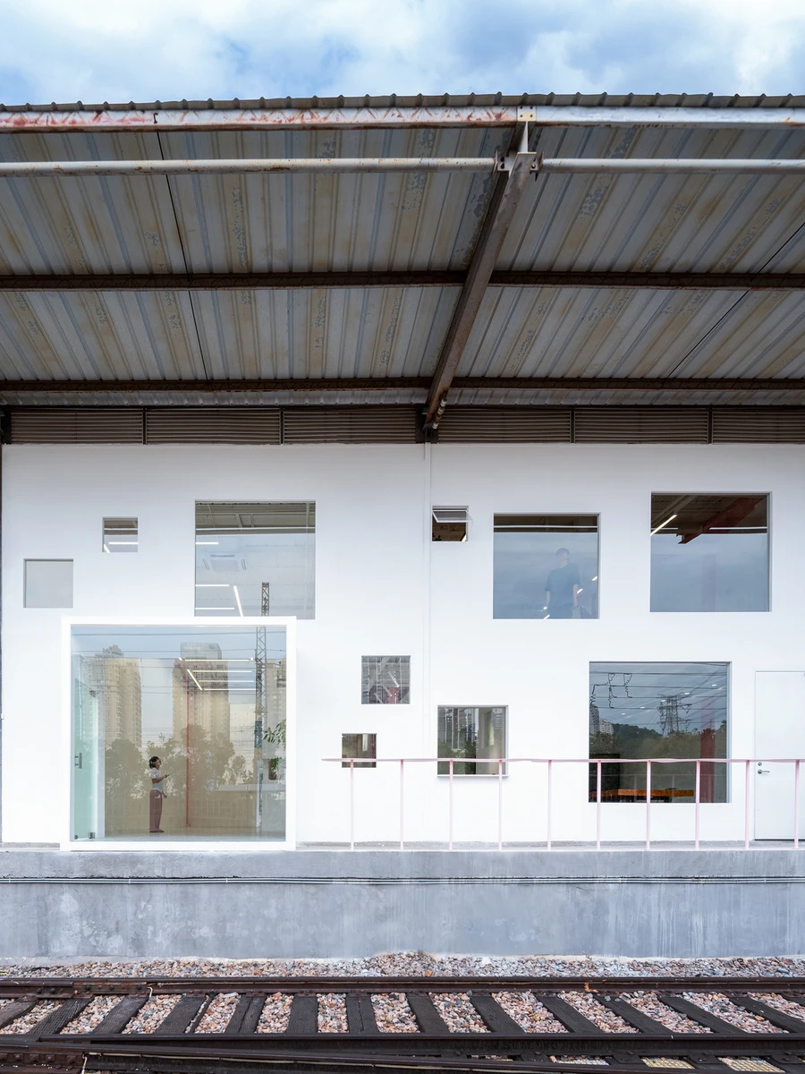 Apelron Contemporary by Aether Architects + Archigress, Shenzhen China, railway warehouse gallery, structural cluster, layered walls, photographed by Zhang Chao