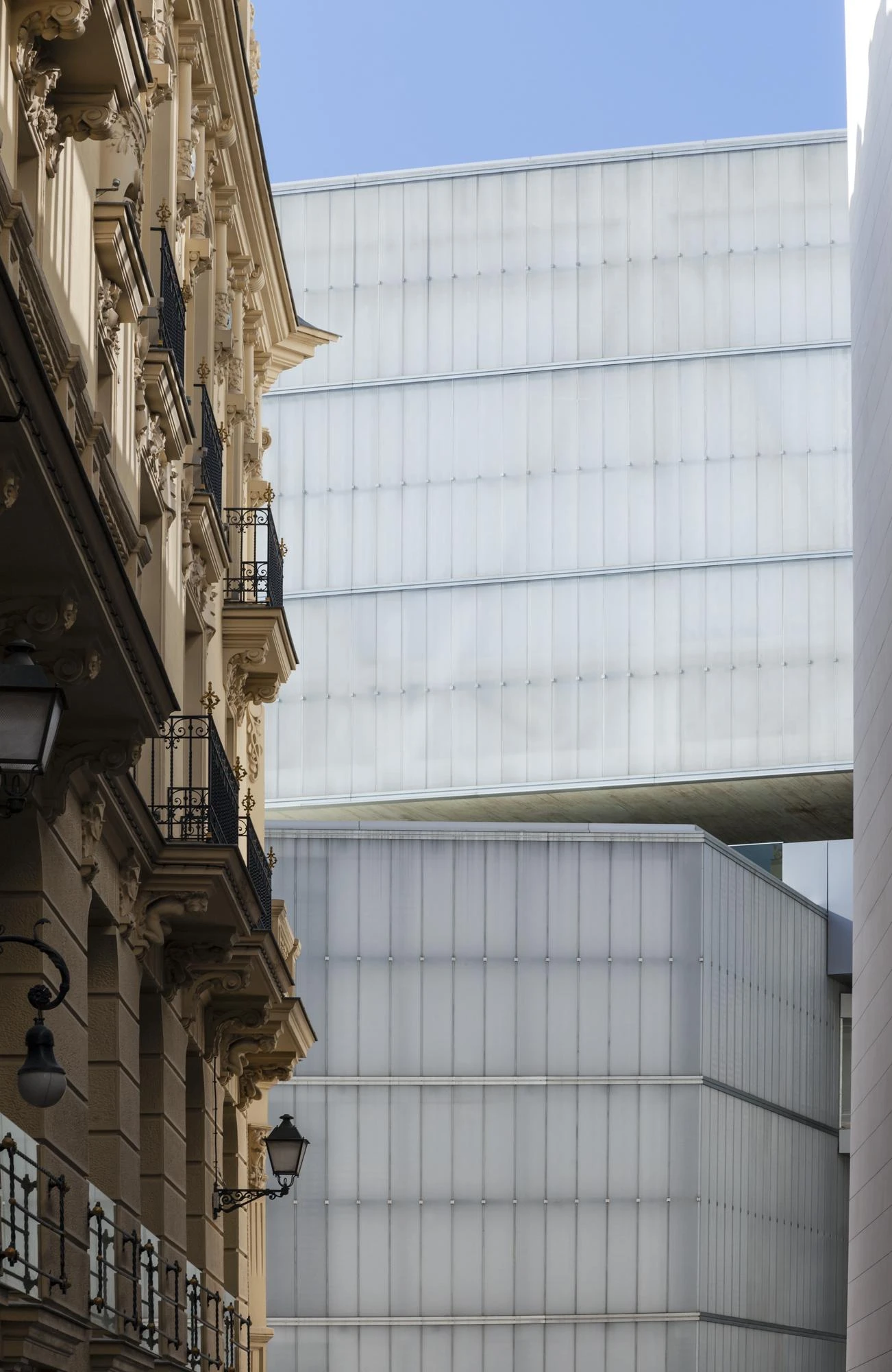 Barceló Market by Nieto Sobejano Arquitectos, Madrid Spain, market library sports hall, opaline cast glass facade, civic complex, photographed by Roland Halbe and Marcela Grassi