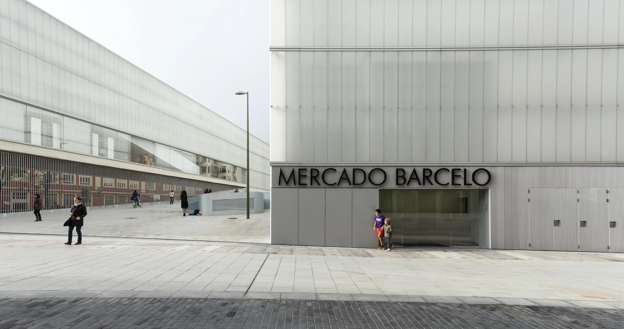 Barceló Market by Nieto Sobejano Arquitectos, Madrid Spain, market library sports hall, opaline cast glass facade, civic complex, photographed by Roland Halbe and Marcela Grassi