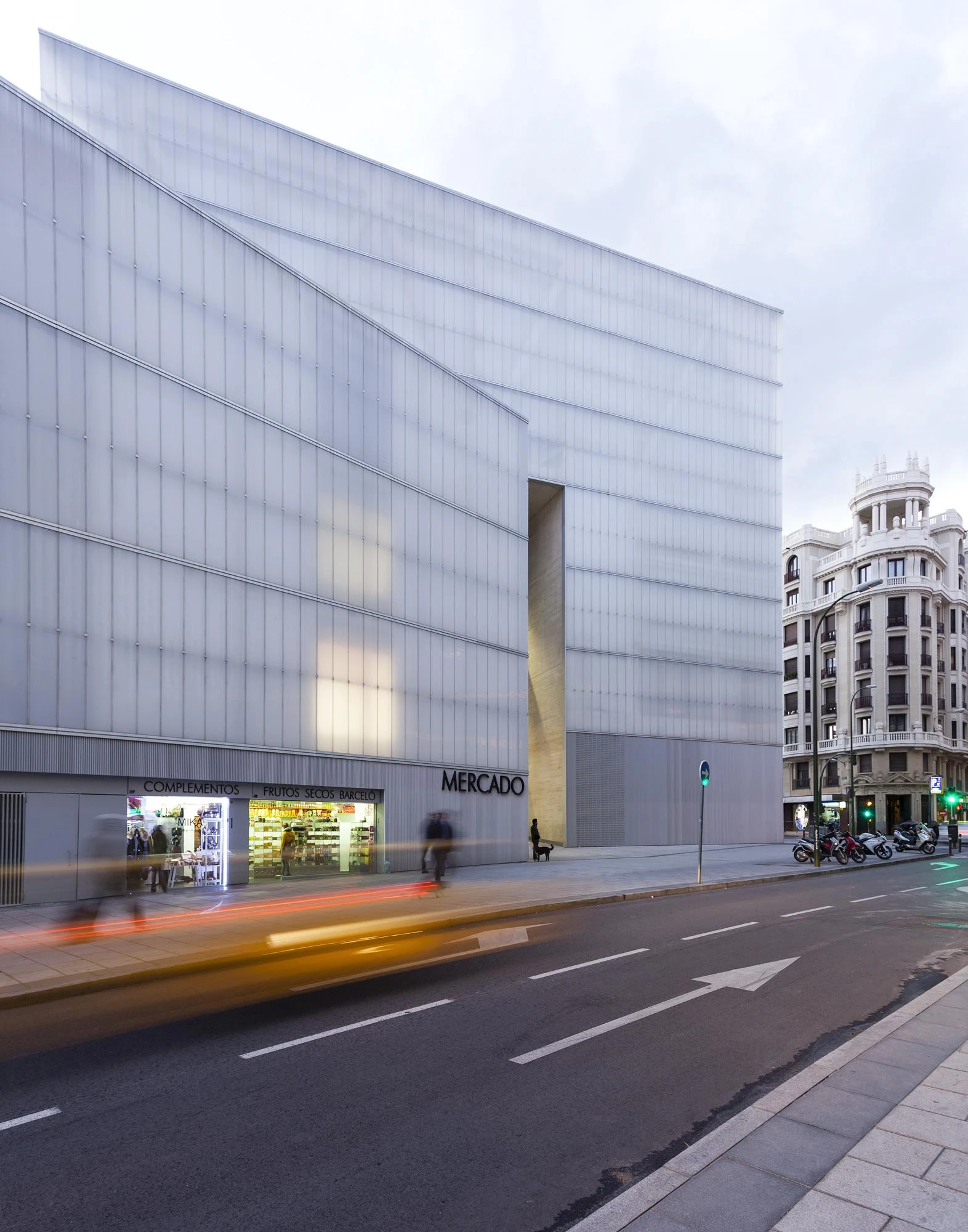 Barceló Market by Nieto Sobejano Arquitectos, Madrid Spain, market library sports hall, opaline cast glass facade, civic complex, photographed by Roland Halbe and Marcela Grassi