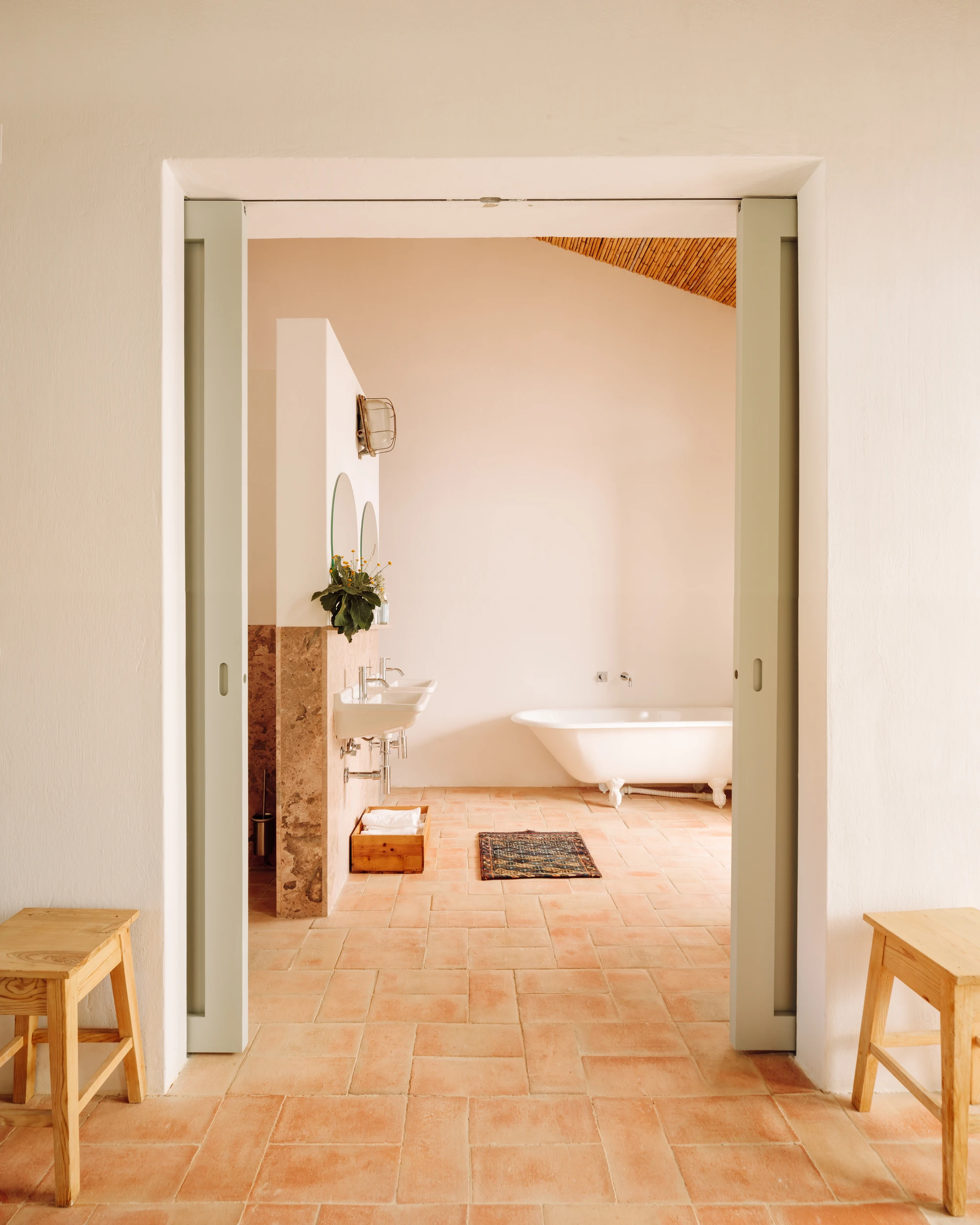Casas da Quinta de Cima by Ricardo Gonçalves, Portugal, residential cluster, stone and whitewash, quinta estate, photographed by Ricardo Oliveira Alves and FN