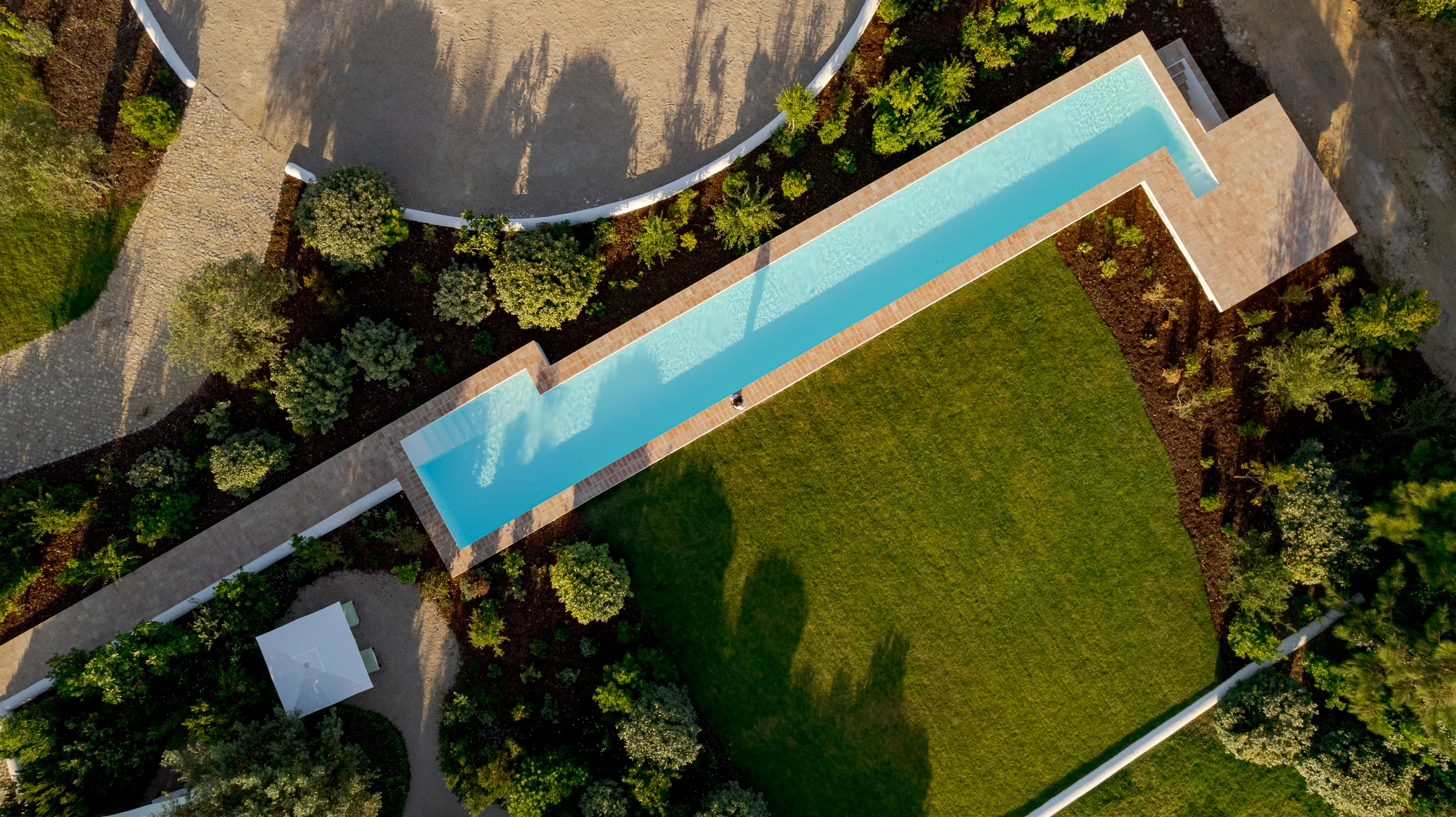 Casas da Quinta de Cima by Ricardo Gonçalves, Portugal, residential cluster, stone and whitewash, quinta estate, photographed by Ricardo Oliveira Alves and FN