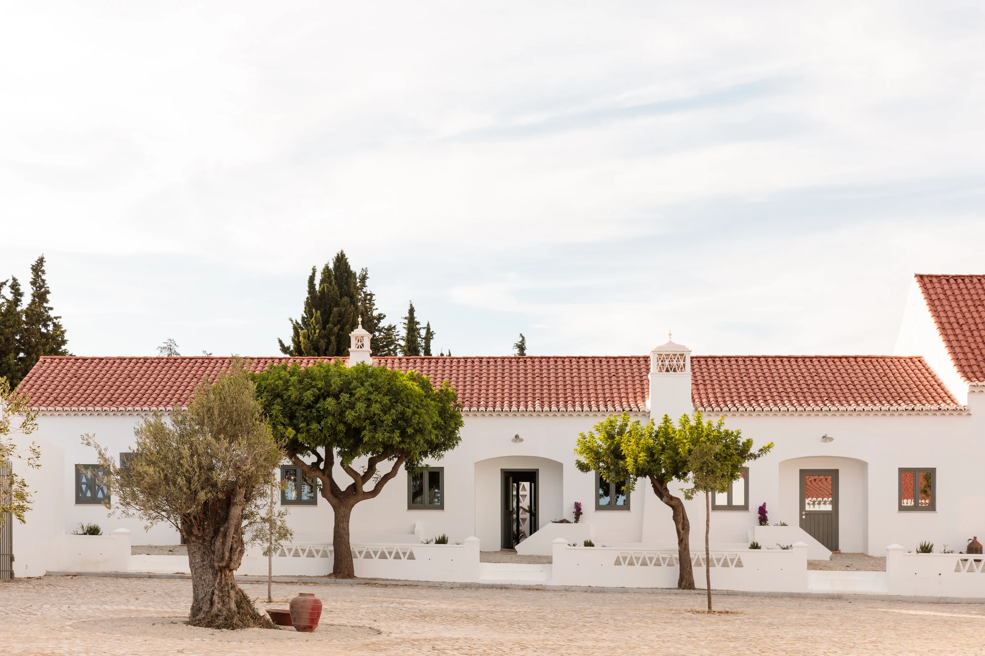 Casas da Quinta de Cima by Ricardo Gonçalves, Portugal, residential cluster, stone and whitewash, quinta estate, photographed by Ricardo Oliveira Alves and FN