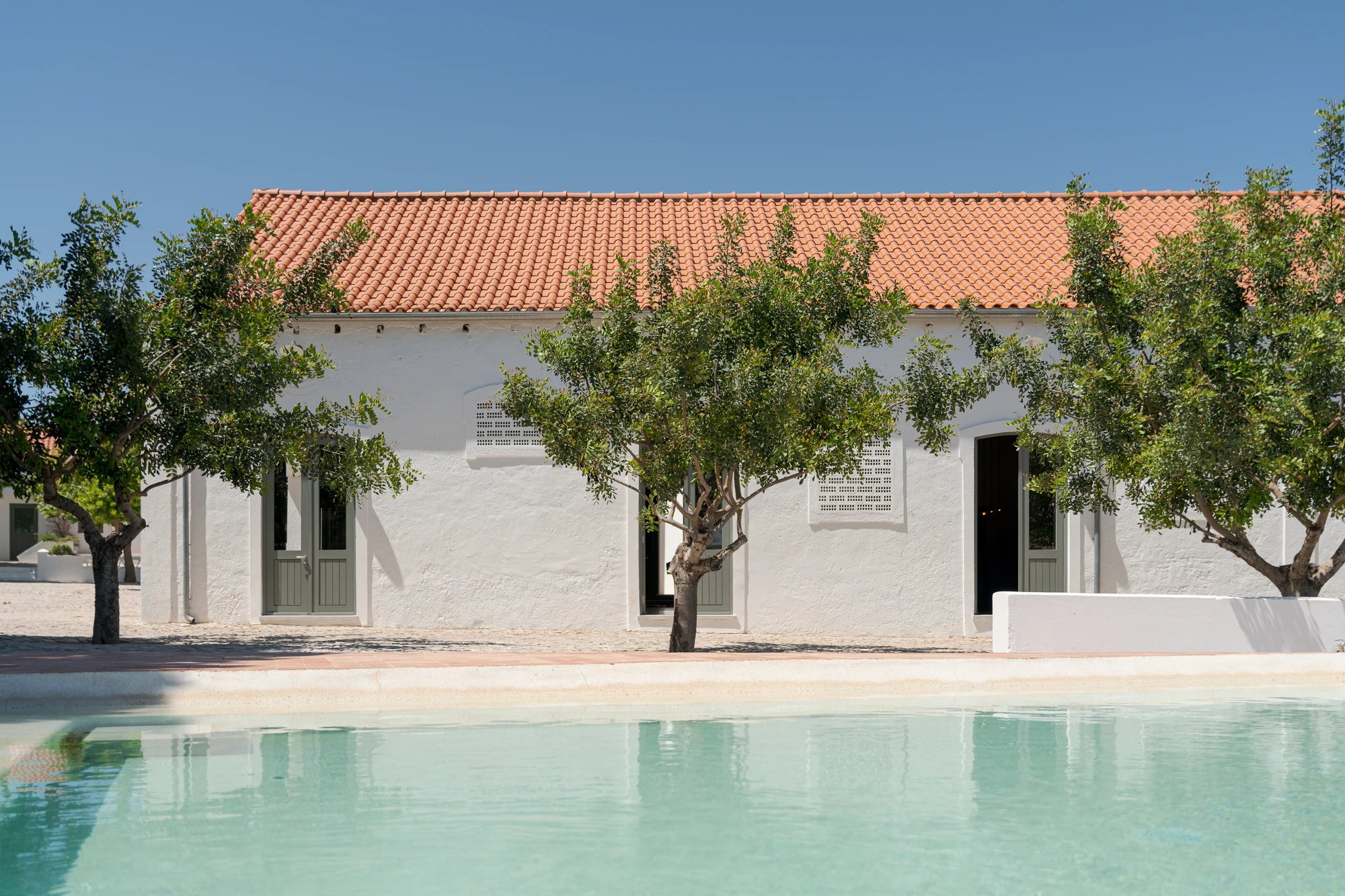 Casas da Quinta de Cima by Ricardo Gonçalves, Portugal, residential cluster, stone and whitewash, quinta estate, photographed by Ricardo Oliveira Alves and FN