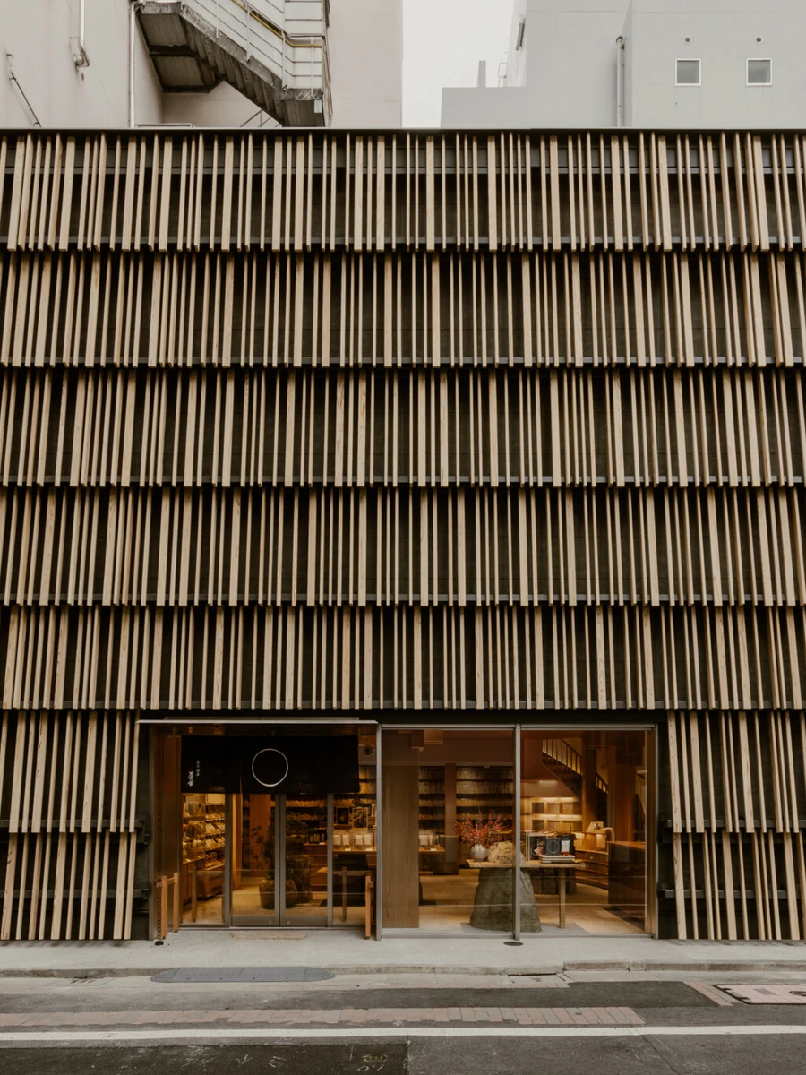 Kayanoya Ginza by Kengo Kuma and Associates, Ginza Tokyo Japan, wooden dashi shop, slender timber facade, washi paper, photographed by Keishin Horikoshi