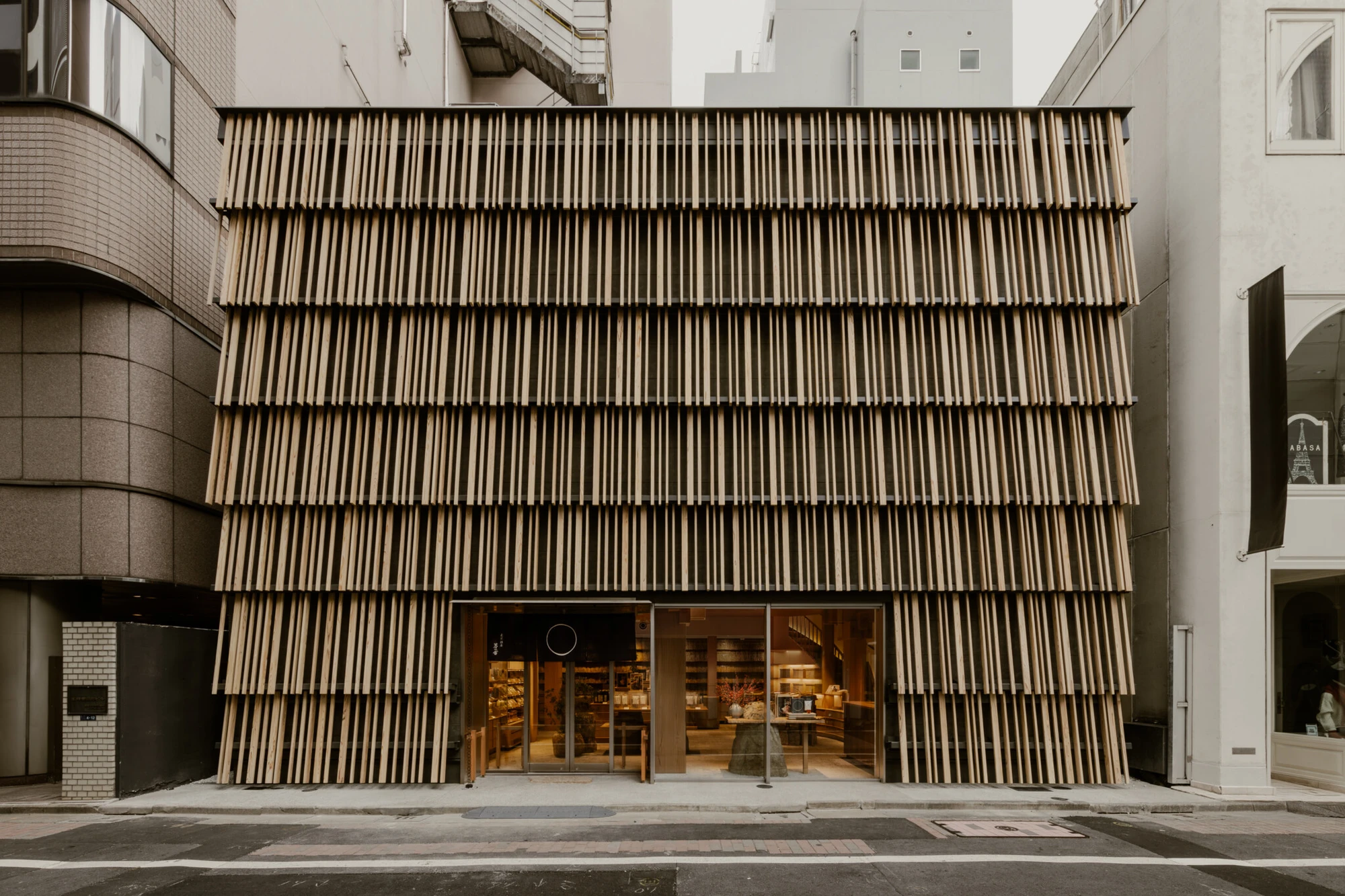 Kayanoya Ginza by Kengo Kuma and Associates, Ginza Tokyo Japan, wooden dashi shop, slender timber facade, washi paper, photographed by Keishin Horikoshi