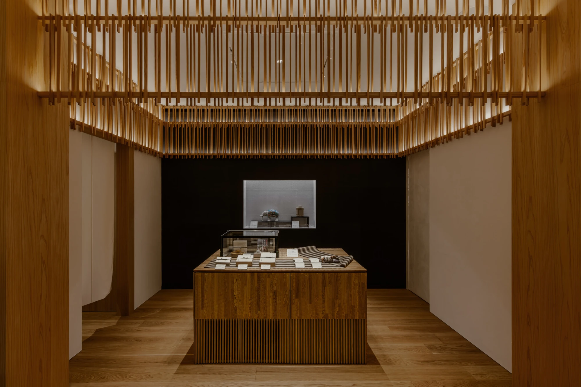 Kayanoya Ginza by Kengo Kuma and Associates, Ginza Tokyo Japan, wooden dashi shop, slender timber facade, washi paper, photographed by Keishin Horikoshi