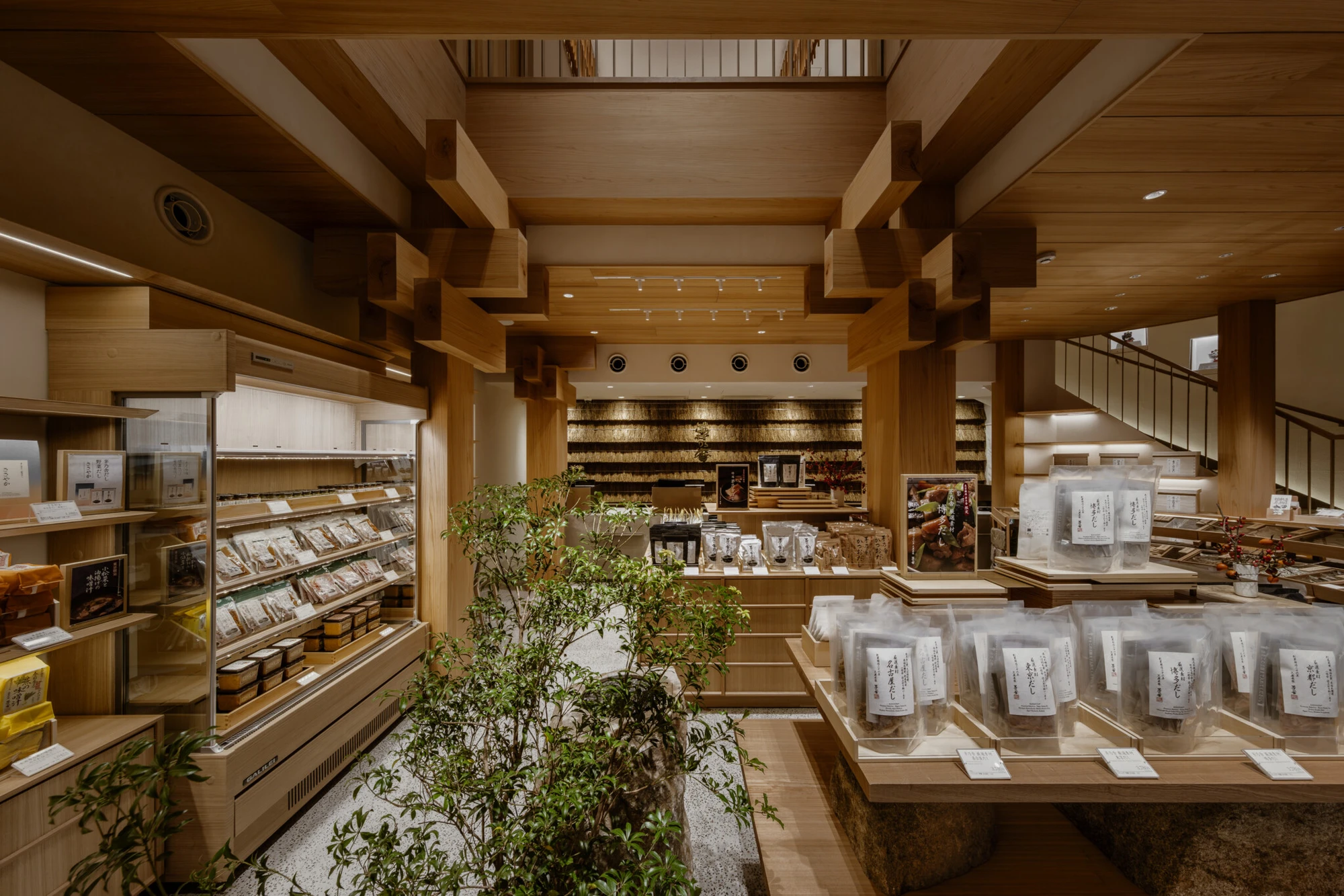 Kayanoya Ginza by Kengo Kuma and Associates, Ginza Tokyo Japan, wooden dashi shop, slender timber facade, washi paper, photographed by Keishin Horikoshi