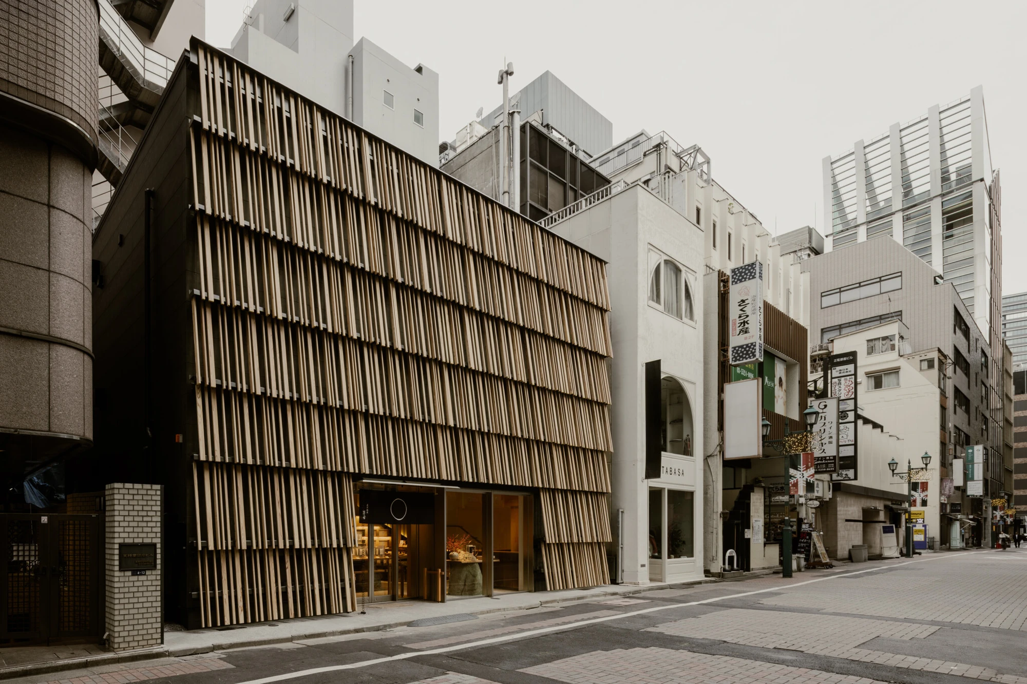 Kayanoya Ginza by Kengo Kuma and Associates, Ginza Tokyo Japan, wooden dashi shop, slender timber facade, washi paper, photographed by Keishin Horikoshi