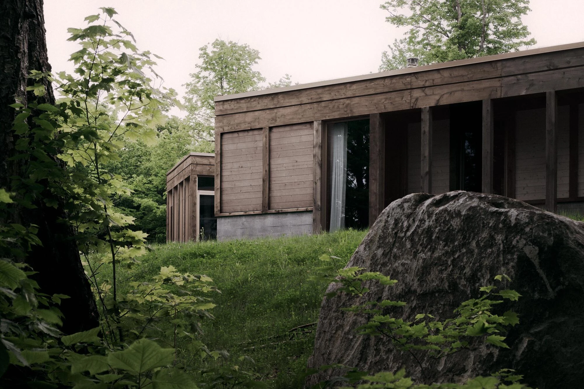 SONO Residence by Atelier Carle, Wentworth-North Quebec Canada, mountain second home, board-formed concrete, hemlock structure, forest view, photographed by Félix Michaud