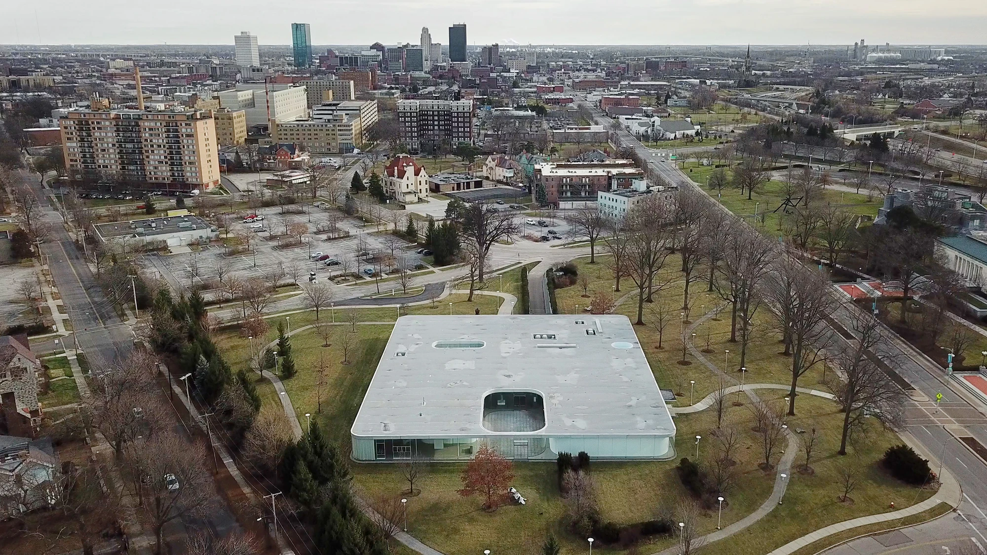 Toledo Museum Glass Pavilion by SANAA, Toledo Ohio USA, curved low-iron laminated glass, double-skin envelope, hot shop gallery adjacency, photographed by Trevor Patt