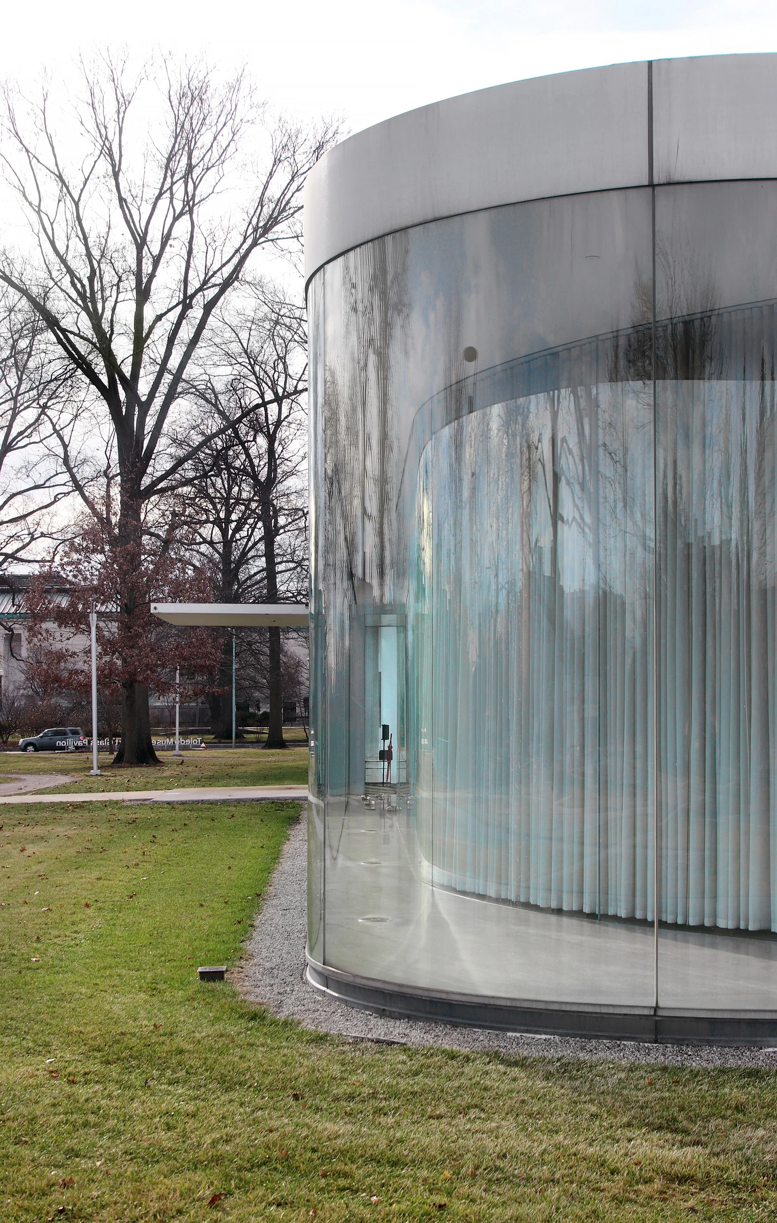 Toledo Museum Glass Pavilion by SANAA, Toledo Ohio USA, curved low-iron laminated glass, double-skin envelope, hot shop gallery adjacency, photographed by Trevor Patt