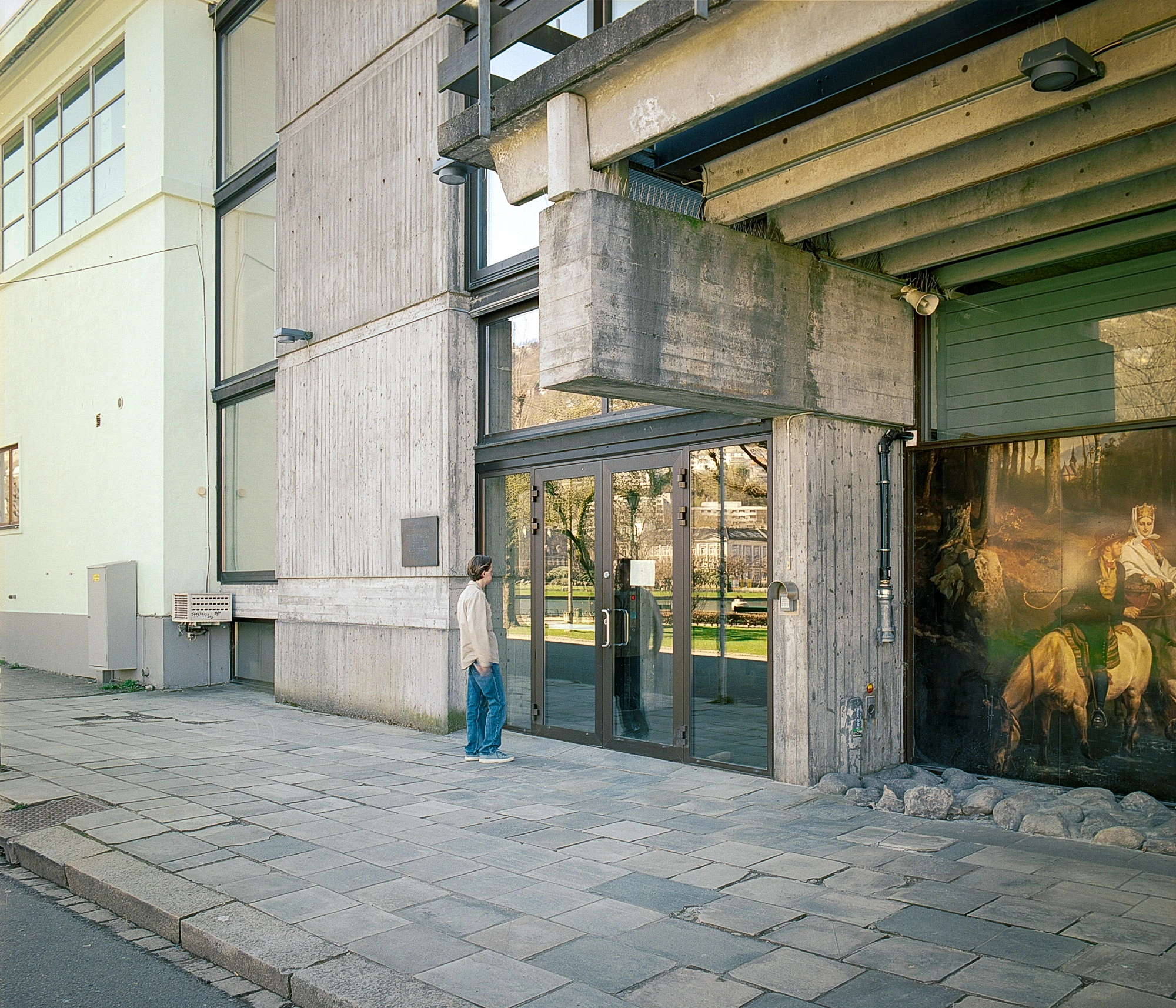 Hos Bobby by NÆRSTUDIO, photographed by Hugo Lütcherath — The concrete entrance of the KODE Stenersen museum in Bergen, the restaurant tucked unannounced in its basement.