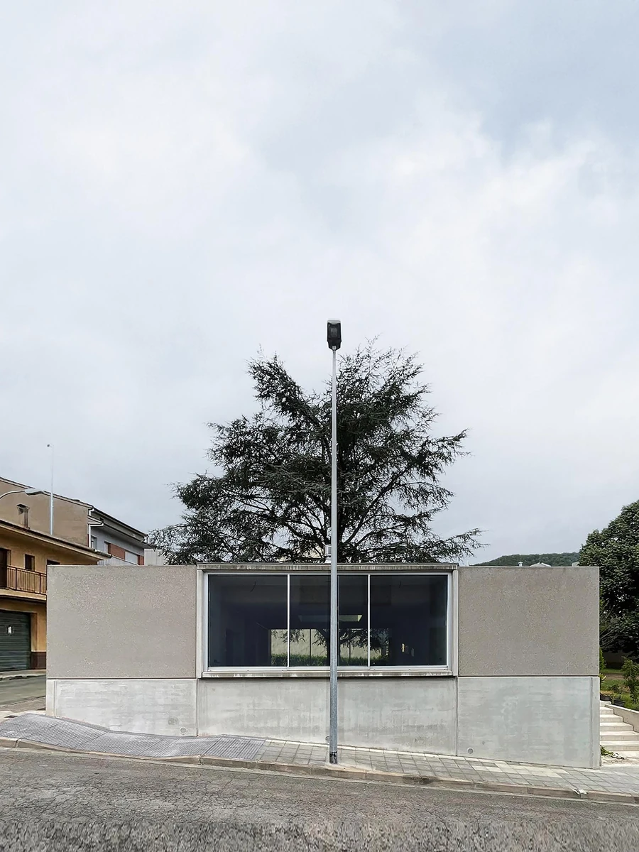Prefab Pavilion Facing a Centuries-Old Cedar by Jordi Hidalgo Tané
