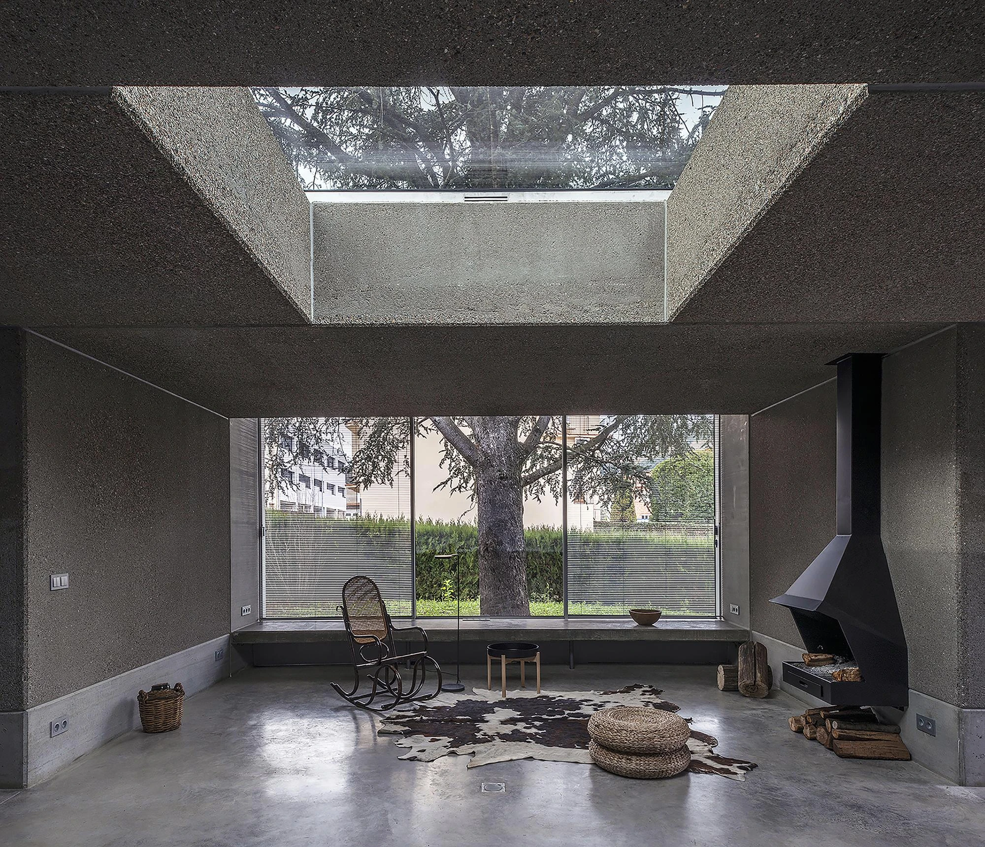 Prefab Pavilion Facing a Centuries-Old Cedar by Jordi Hidalgo Tané, photographed by Pep Sau, Jordi Hidalgo — Interior view of the concrete room framing the centuries-old cedar through its opening.