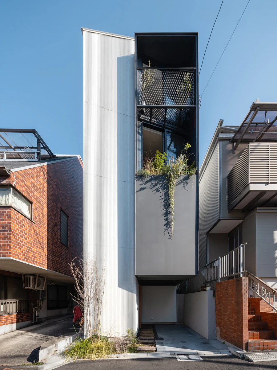 House in Kagurazaka by Takumi Wakui + Riho Wakui Architects — Tokyo, Japan: a shared void that pulls daylight and wind down through four stacked floors
