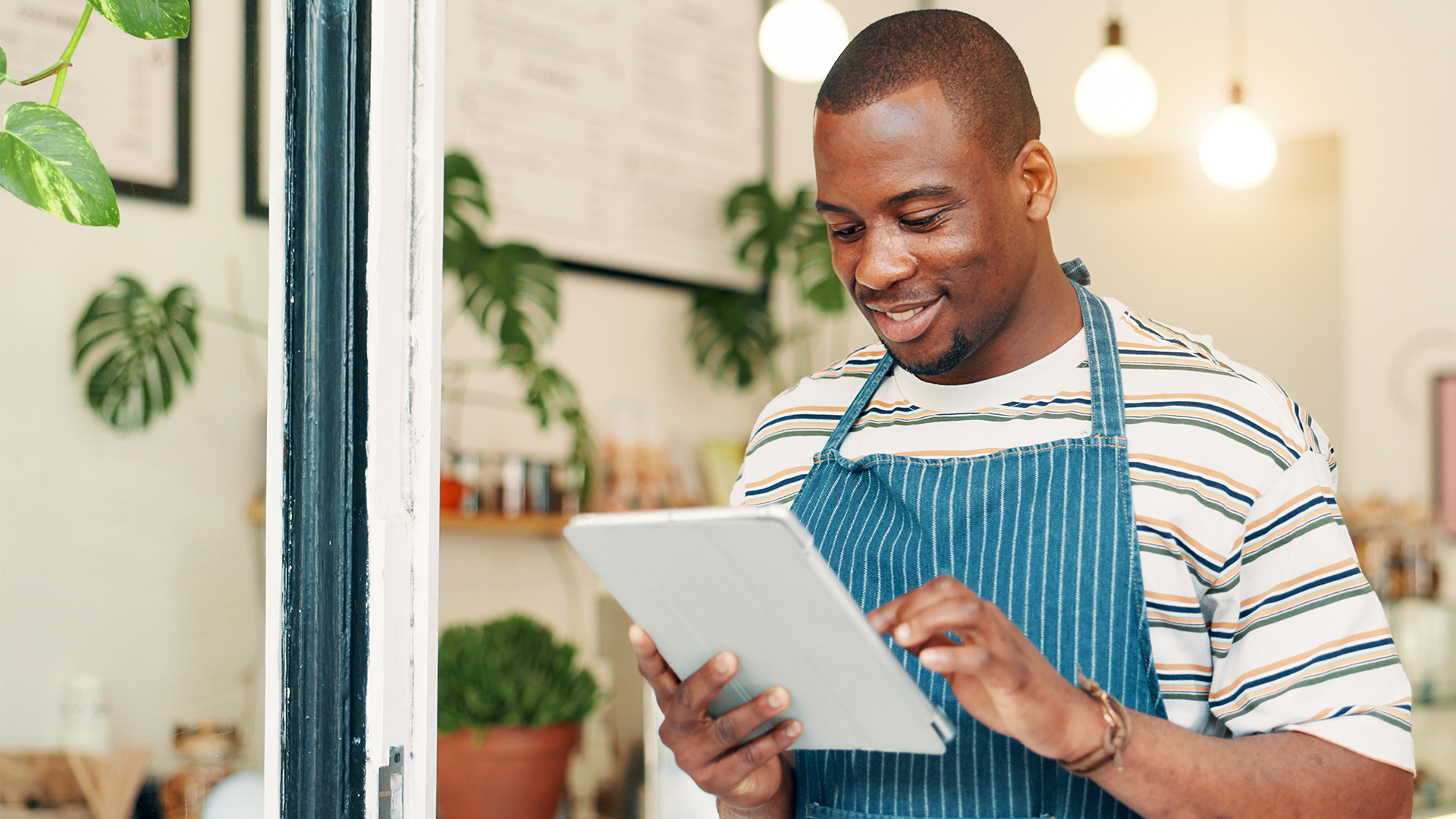 Man on tablet at smoothie bar checking his to do list