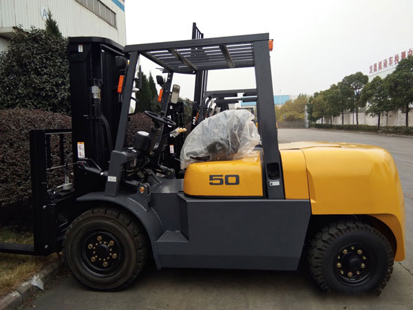 Xe nâng hàng 5 tấn với những tinh năng ưu việt