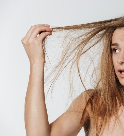 An image showing visibly soft, repaired, and healthy hair, contrasting with dry, damaged ends. Learn how to care for damaged hair and find the best promos and savings on repairing treatments and hair masks