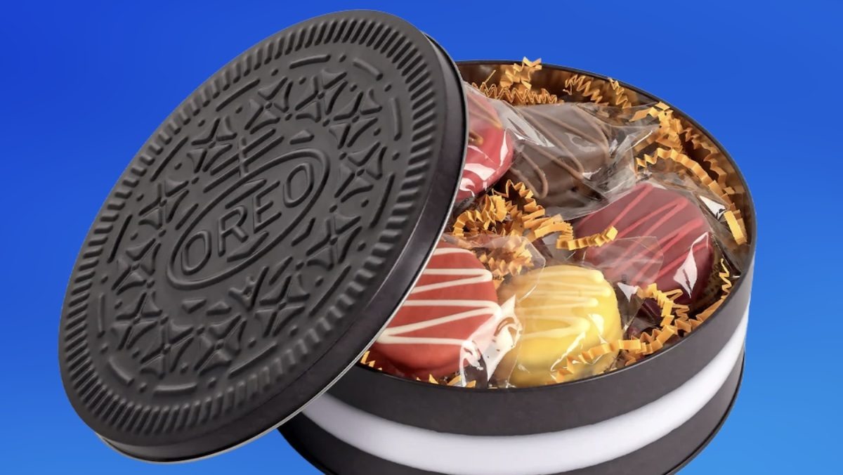 A tin of Oreo Thanksgiving cookies
