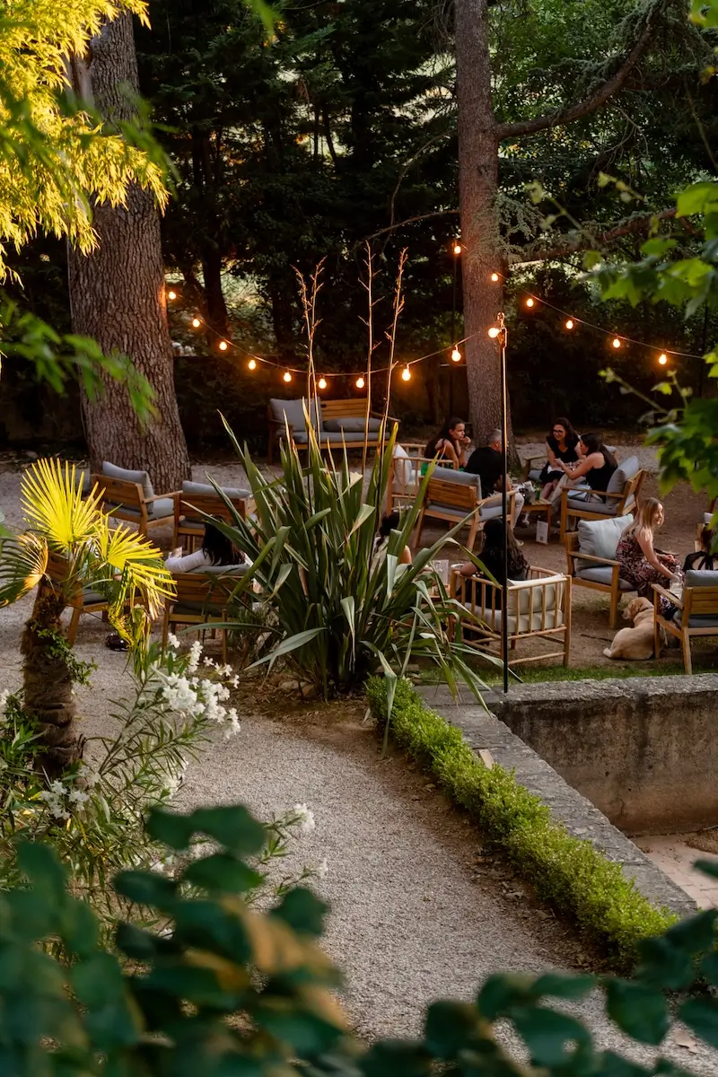 Afterwork dans le parc pour les soirées d'été,  au jardin