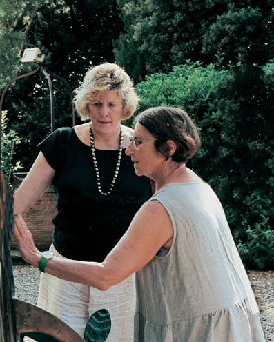 L to R: 1: Agnes Gund and Betty Woodman, Antella, Italy, c. 2000s | 2: Agnes Gund and George Woodman, Italy, c. 1990s. Woodman Family Foundation Archives.