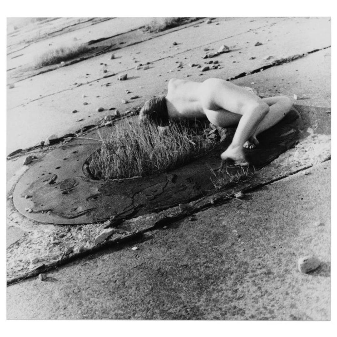 L to R: 1: Francesca Woodman. “Untitled,” 1976, 6 1/2 x 7 in. Gelatin silver print | 2: Betty Woodman. “Beach Girls,” 2013, 21 x 31 1/2 in. India ink, clay, pencil and acrylic paint on paper | 3: Francesca Woodman. “Untitled,” 1976, 6 3/8 x 6 3/8 in. Gelatin silver print | 4: Betty Woodman. “At the Beach,” 2007, 50 x 84 1/2 x 0 1/2 in. Glazed earthenware, canvas, terra sigillata | 5: Francesca Woodman. “Seashore Circle,” 1976, 5 3/16 x 5 3/16 in. Gelatin silver print | 6: Betty Woodman. “Balustrade Relief Vase: 97-8,” 1997, 57 x 62 x 9 in. Glazed earthenware | 7: George Woodman. “Betty at the Seashore,” 1995, 12 x 9 1/2 in. Gelatin silver print | 8: Betty Woodman. “Low Triptych: Seaside Still Life,” 2006, 24 1/2 x 74 1/2 x 9 in. Glazed earthenware, epoxy resin, lacquer, acrylic paint | 9: Francesca Woodman. “Untitled,” c. 1979-80, 6 1/2 x 9 5/8 in. Gelatin silver print | 10: Betty Woodman. “Posing with Vases at the Beach,” 2008, 33 x 81 x 6 3/4 in. Glazed earthenware, epoxy resin, lacquer, paint | 11: Betty Woodman. “Conversations on the Shore,” 1994, 84 x 142 x 53 in. Glazed earthenware, epoxy resin, lacquer, paint © Woodman Family Foundation / Artists Rights Society (ARS), New York