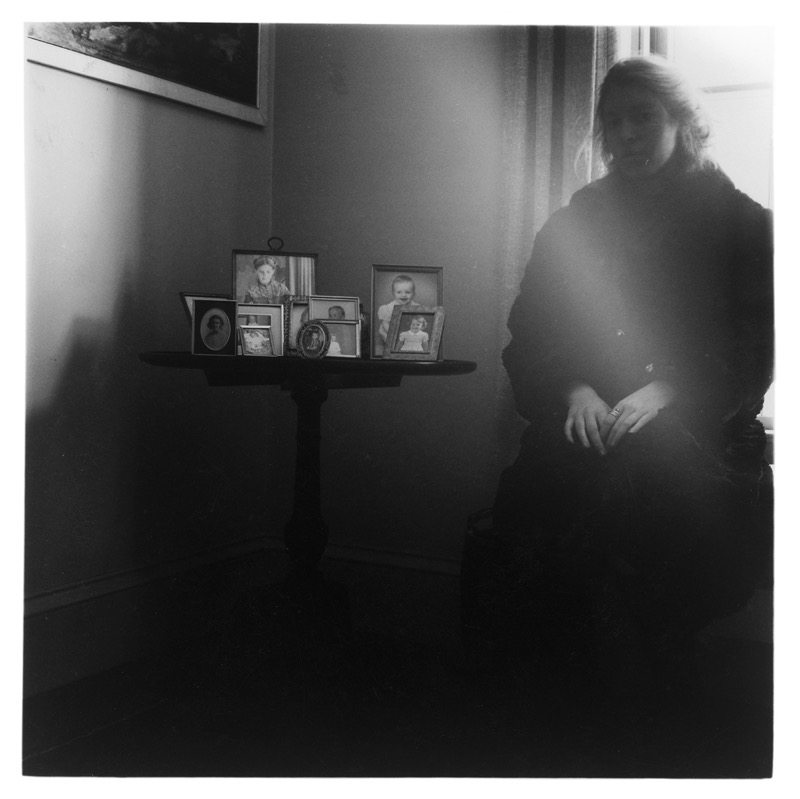 L to R: Front and back of letter from Francesca to George and Betty, April 1977 / Letter from George to Francesca, April 17, 1977. Woodman Family Foundation Archives.