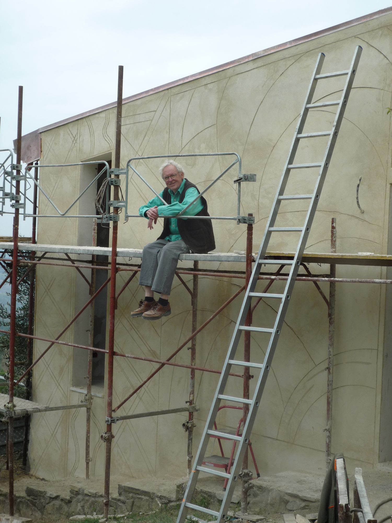 George Woodman’s studio in Antella, Italy. Images 1-5: Studio under construction, 2008. Image 6: Inside George’s studio, c. 2016. Image 7: George in his studio, 2009, photo by Stefano Porcinai.