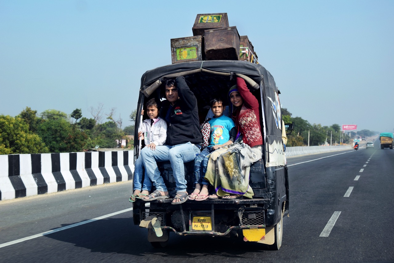 Crossing Identities brings together photographs that explore what connects us across borders, cultures, and experiences. In gestures of care, resilience, belonging, and shared presence, the exhibition traces the threads of humanity that transcend boundaries.