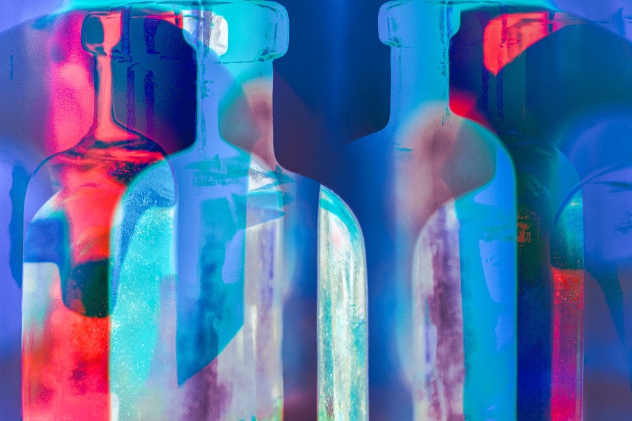 © Louise Hollands | Expression in a Bottle