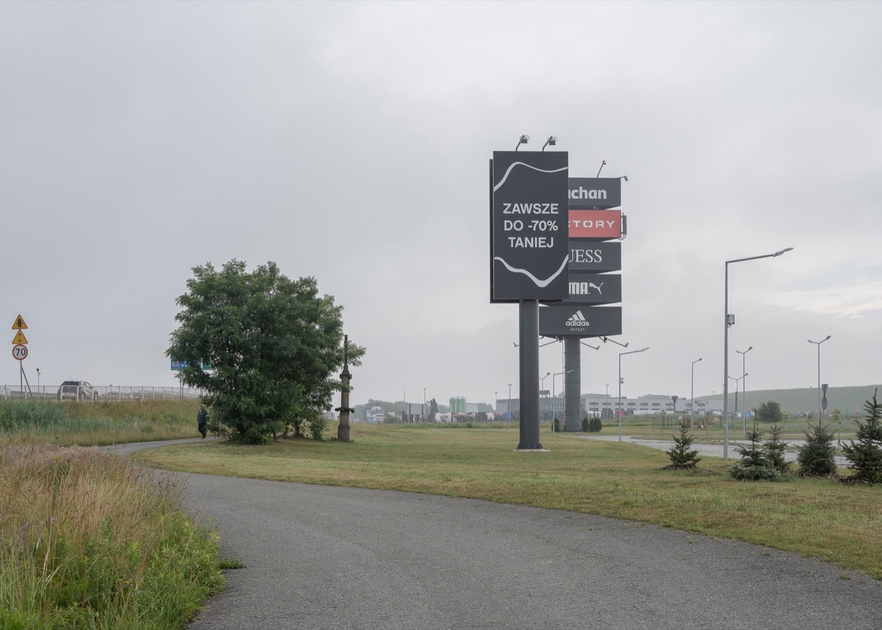 Jadwiga Janowska’s Green Calms addresses the disappearance of urban and suburban greenery.