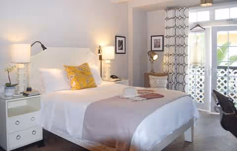 Hollywood Hotel double bed room