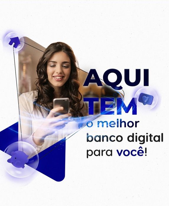 pessoas em uma mesa de restaurante sendo servidas