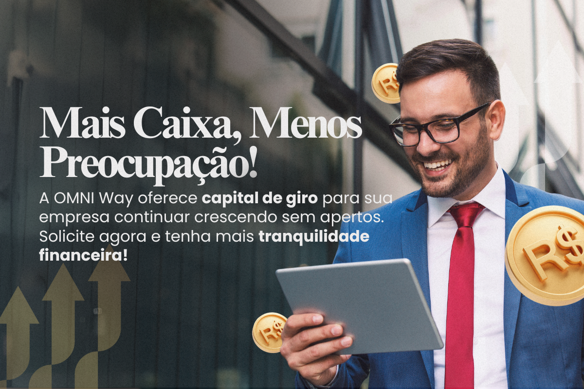 pessoas em uma mesa de restaurante sendo servidas