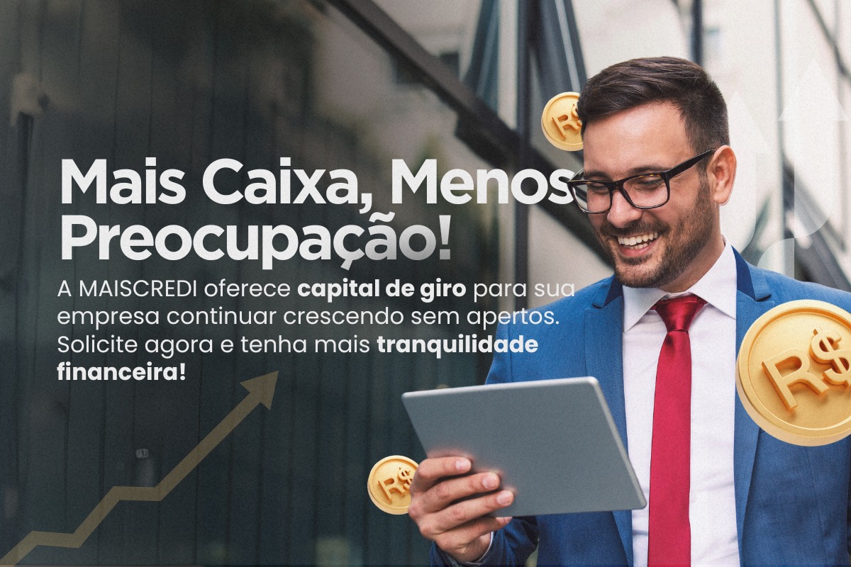 pessoas em uma mesa de restaurante sendo servidas