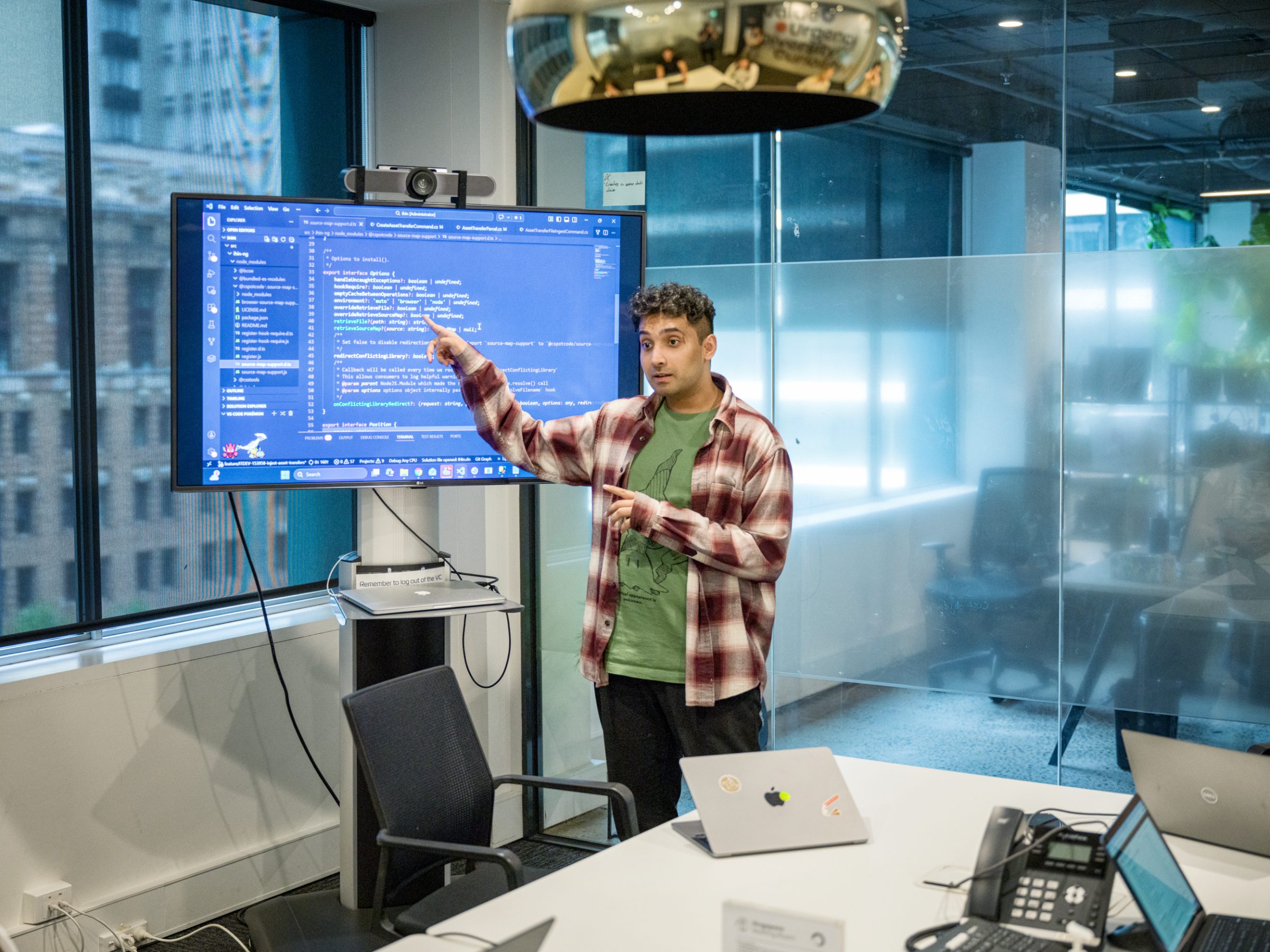 Fabric engineer presenting work to the team