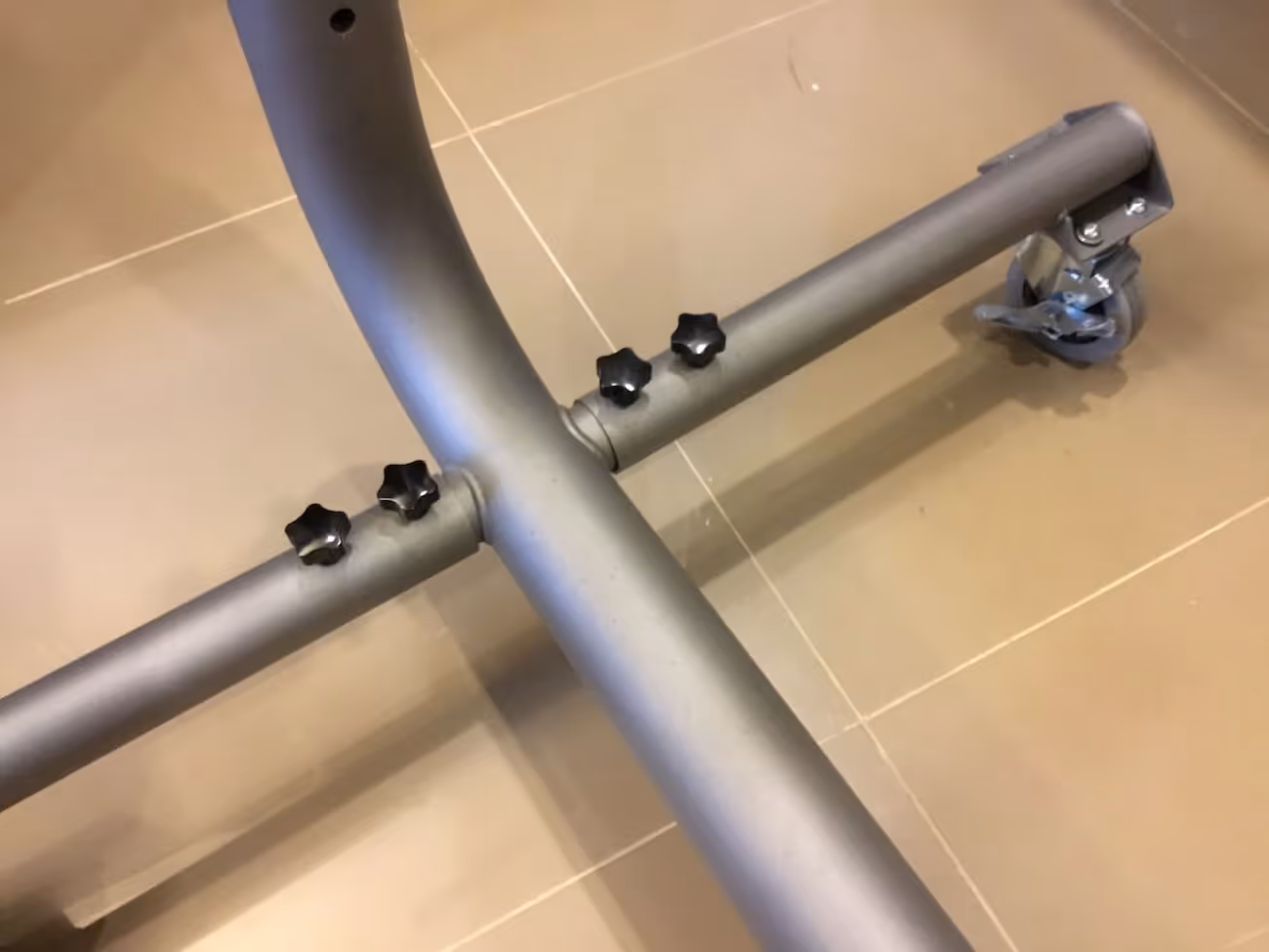 RollnJack wheel base with knob nuts