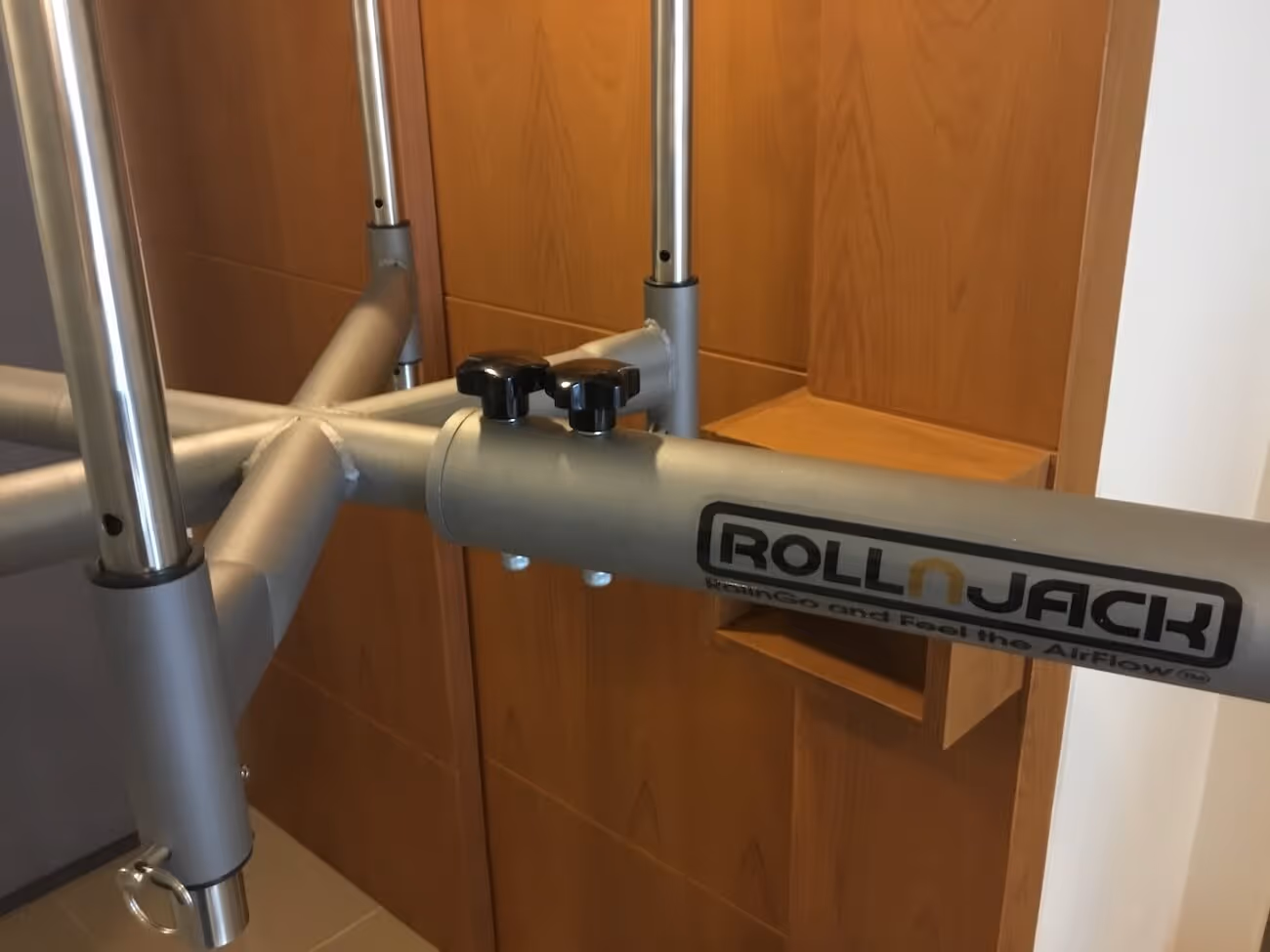 RollnJack top bar with replacement knob nuts