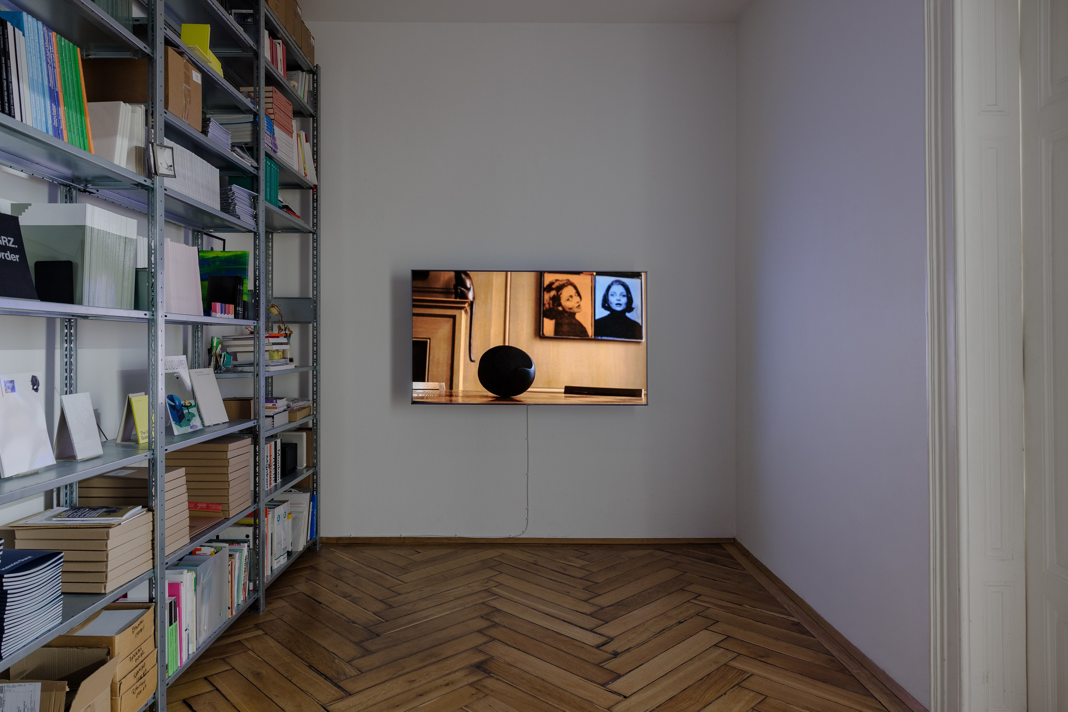 Carissa Rodriguez, The Maid, 2018, Jean Baudrillard, Carissa Rodriguez, Tiffany Sia at FELIX GAUDLITZ, Vienna, 2025. Courtesy: the artist and FELIX GAUDLITZ, Vienna. Photo: kunst-dokumentation.com