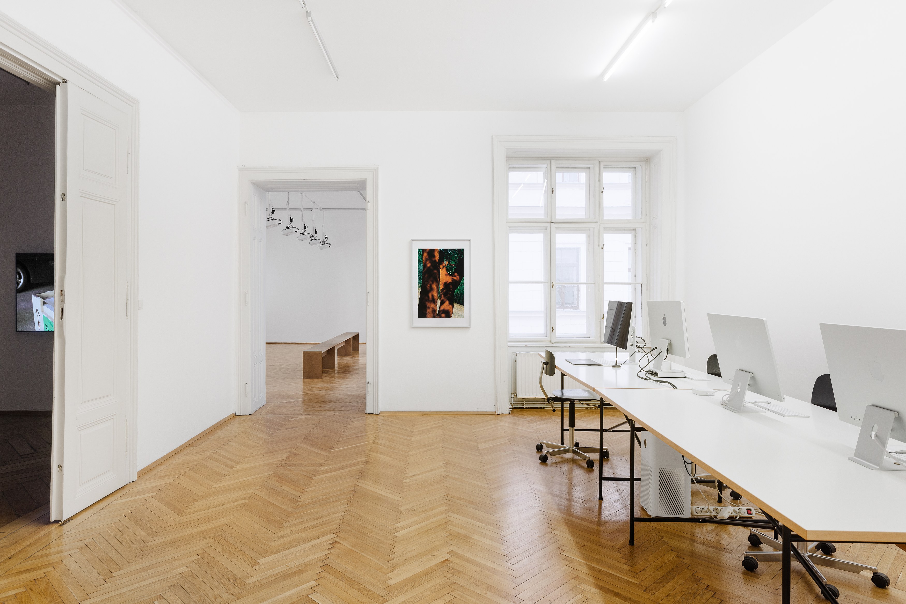 Jean Baudrillard, Carissa Rodriguez, Tiffany Sia at FELIX GAUDLITZ, Vienna, 2025. Courtesy: FELIX GAUDLITZ, Vienna. Photo: kunst-dokumentation.com