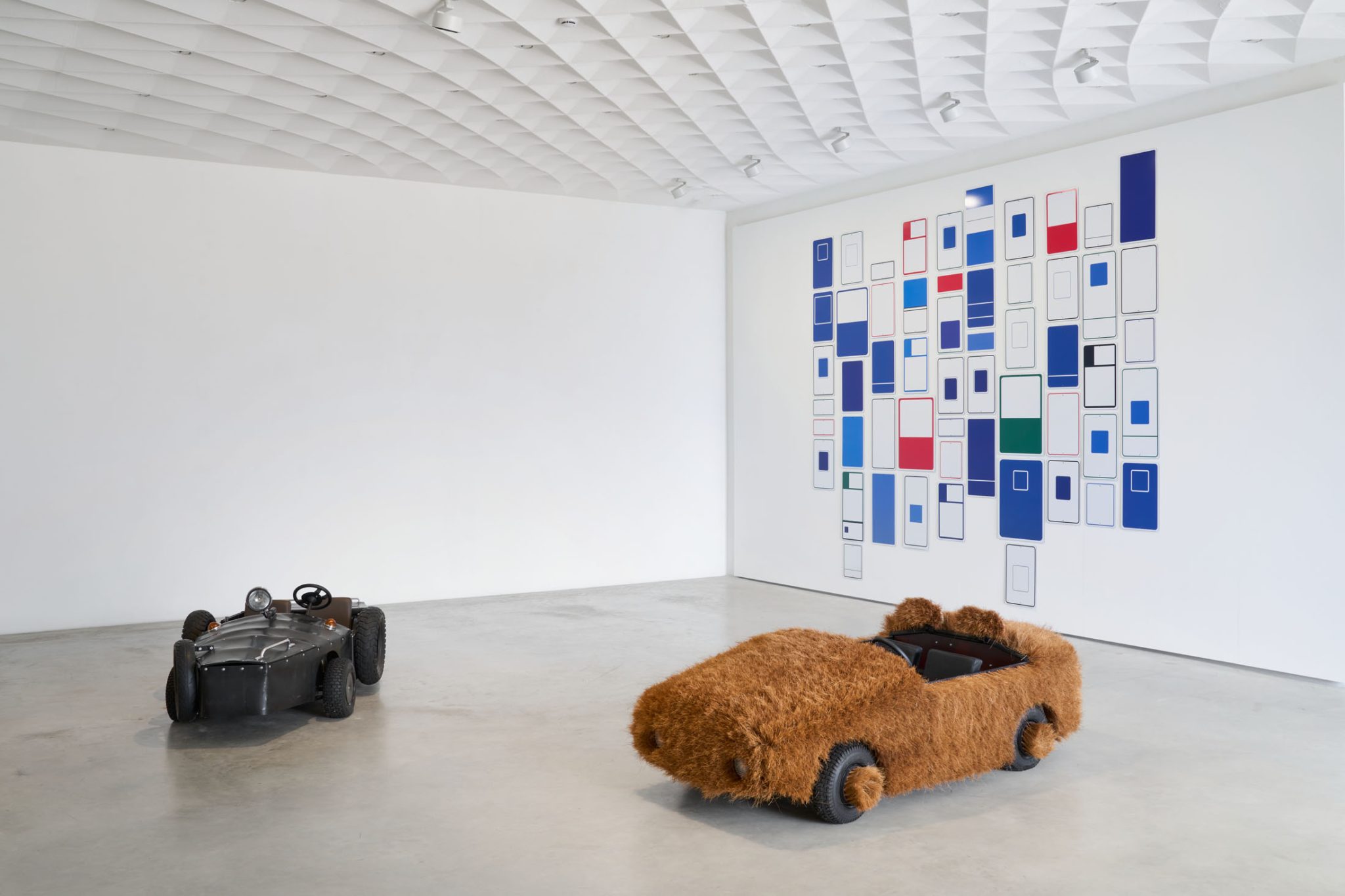 Installation view of Modelling Life. Foreground: Rosemarie Trockel, Detail: Kinderspielplatz, 1999. Courtesy the artist and De Pont Museum, Tilburg. Background: Park McArthur, Private Signs, 2014. Courtesy the artist and Antonio Dalle Nogare Collection, Italy. Photo: GRAYSC