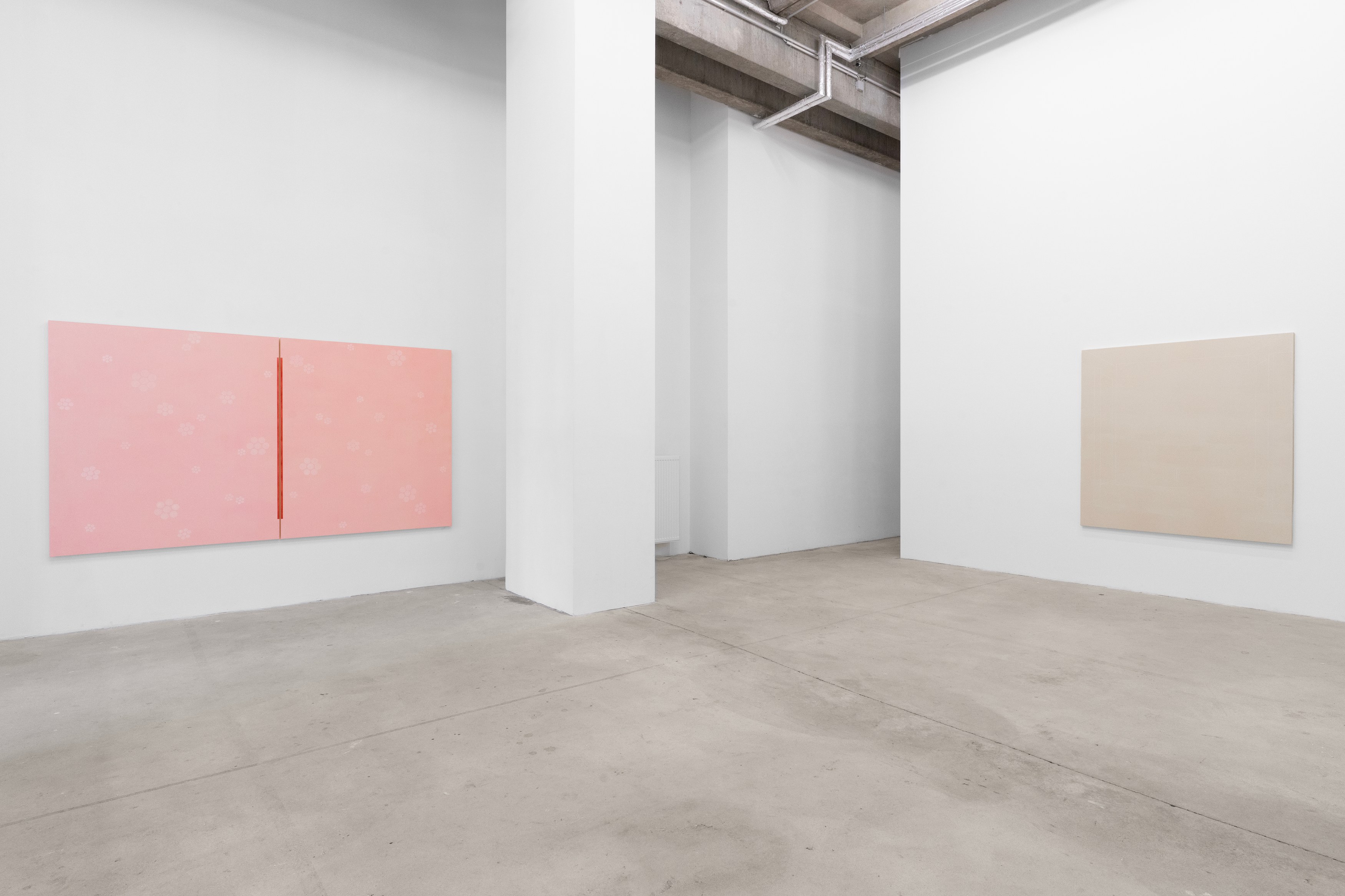 (Left-Right) Hanna Hur, Heart iv, 2025 Acrylic, color pencil, flashe and pigment on canvas, 152.4 × 265.3 cm 60 × 104 7/16 in / Hanna Hur, Visitor vii, 2025 Acrylic, color pencil and pigment on canvas 152.4 × 142.2 cm 60 × 56 in, documentation by Joanna Wilk, Courtesy of Sweetwater