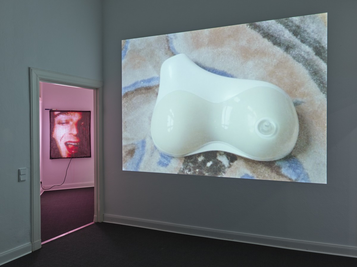 Installation view, Ei Arakawa-Nash: Non-Gestational Co-Nursing, courtesy of Galerie Max Mayer, Berlin, 2025. All photos: Eric Tschernow.