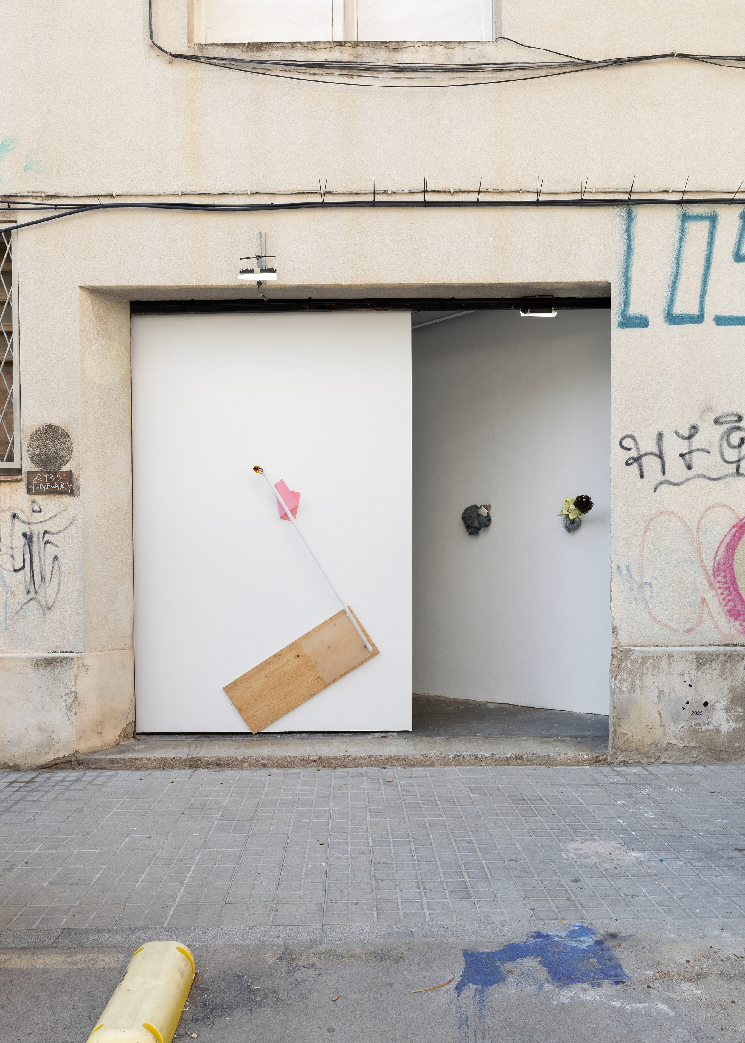 Installation View, Senyalar un rebot i oblidar-se’n (2025), courtesy of barsa