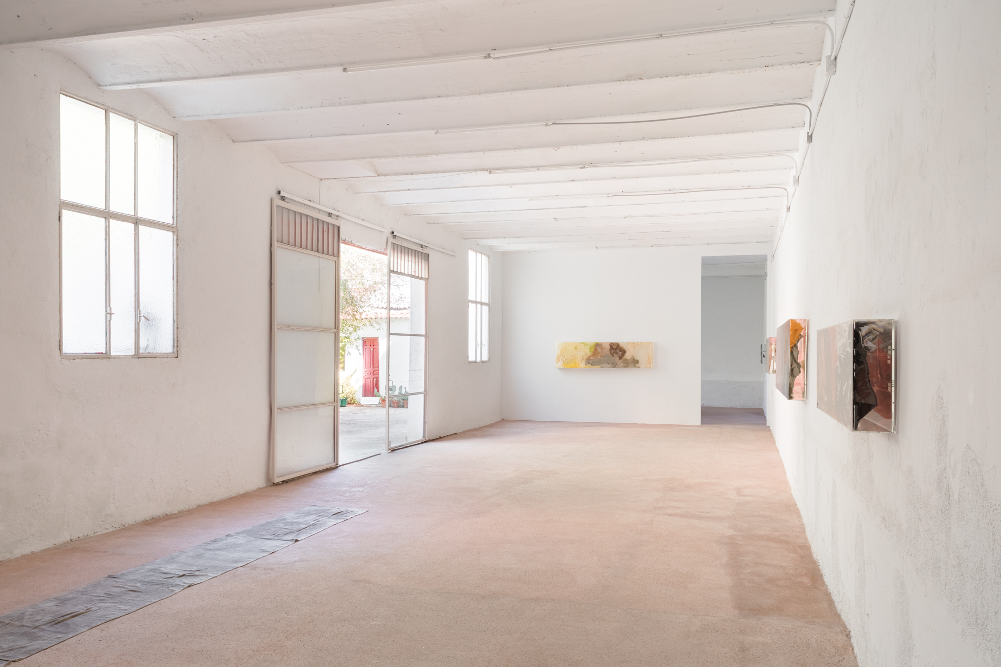 Installation View, Timelines (o cortes transversales del tiempo) (2025), courtesy of the artist and Belmonte.