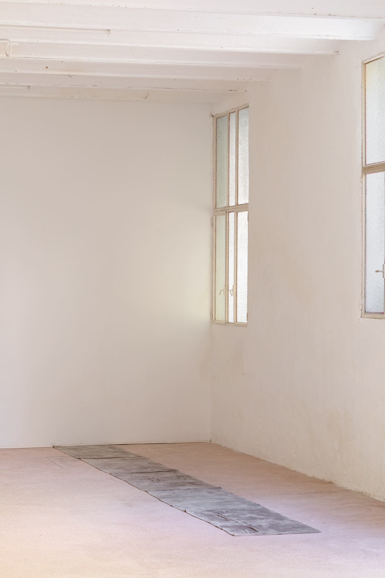 Installation View, Timelines (o cortes transversales del tiempo) (2025), courtesy of the artist and Belmonte.